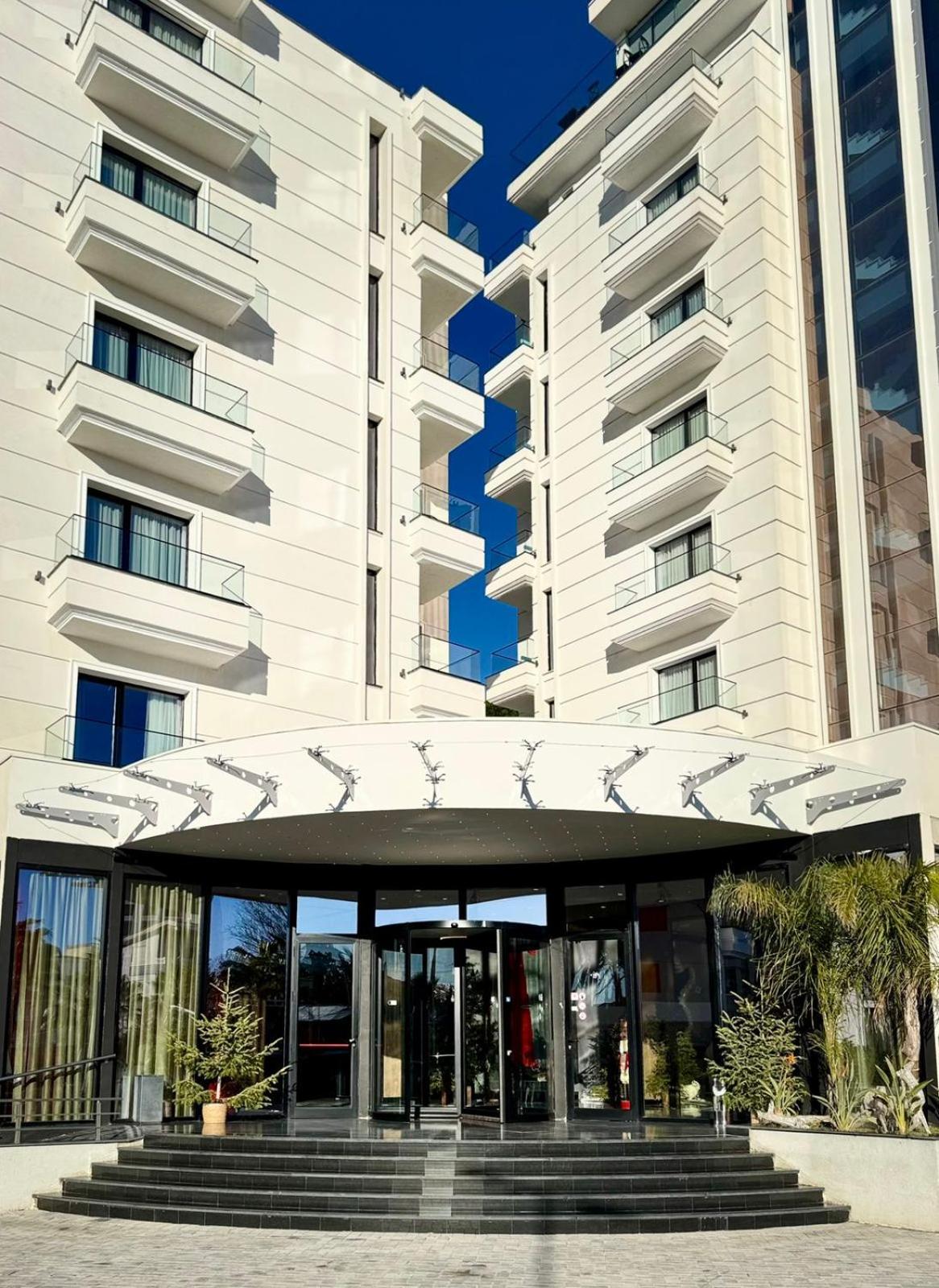 Henry & Hotel
