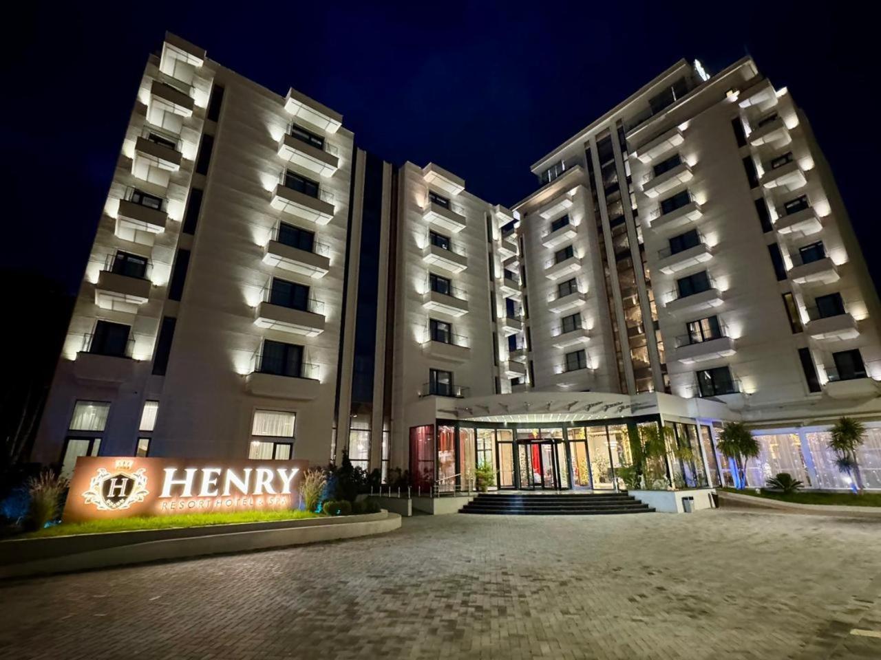 Henry & Hotel 5*