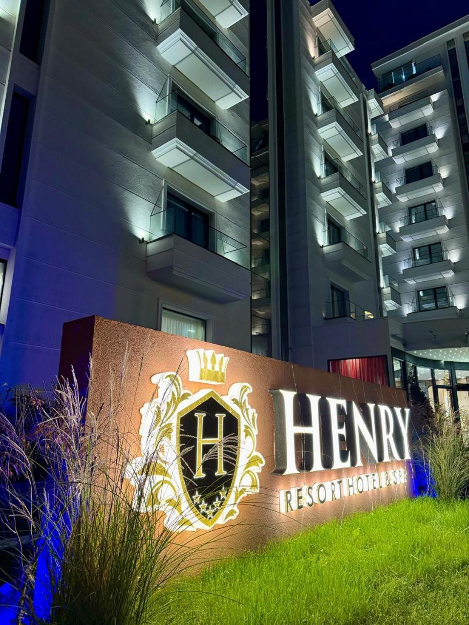Henry & Hotel