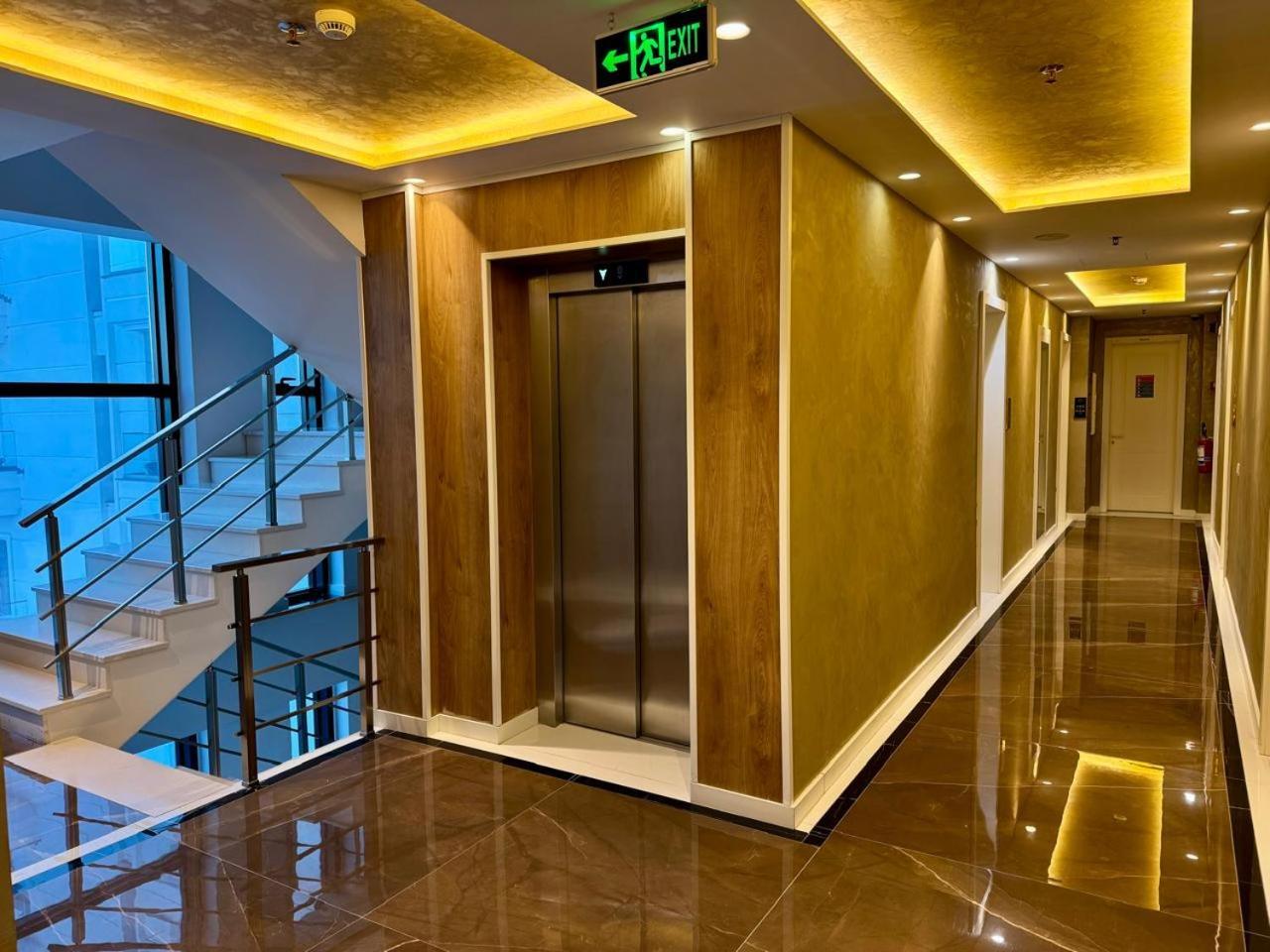 Hotel Henry & 5*
