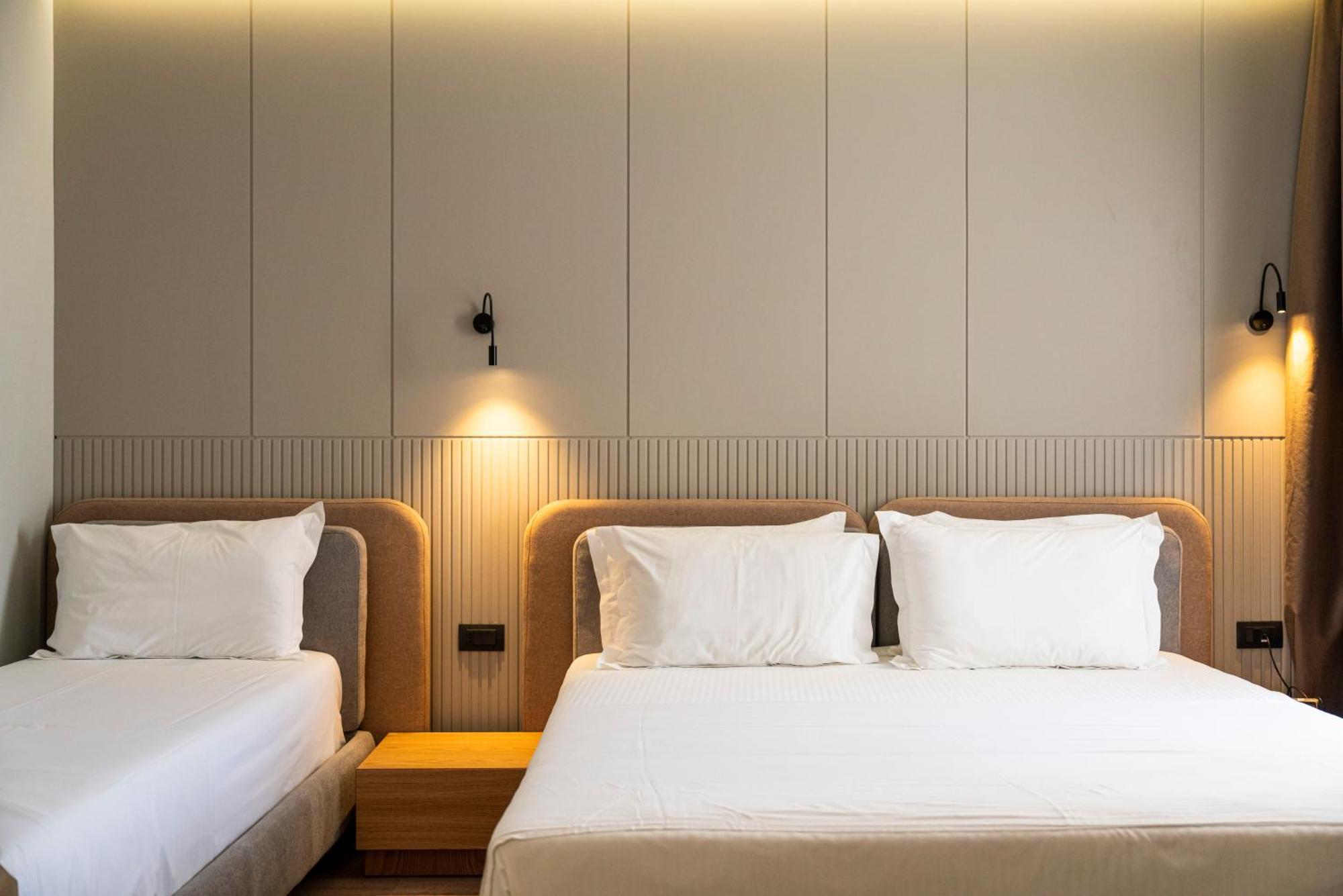 Henry & Hotel Golem (Tirana)