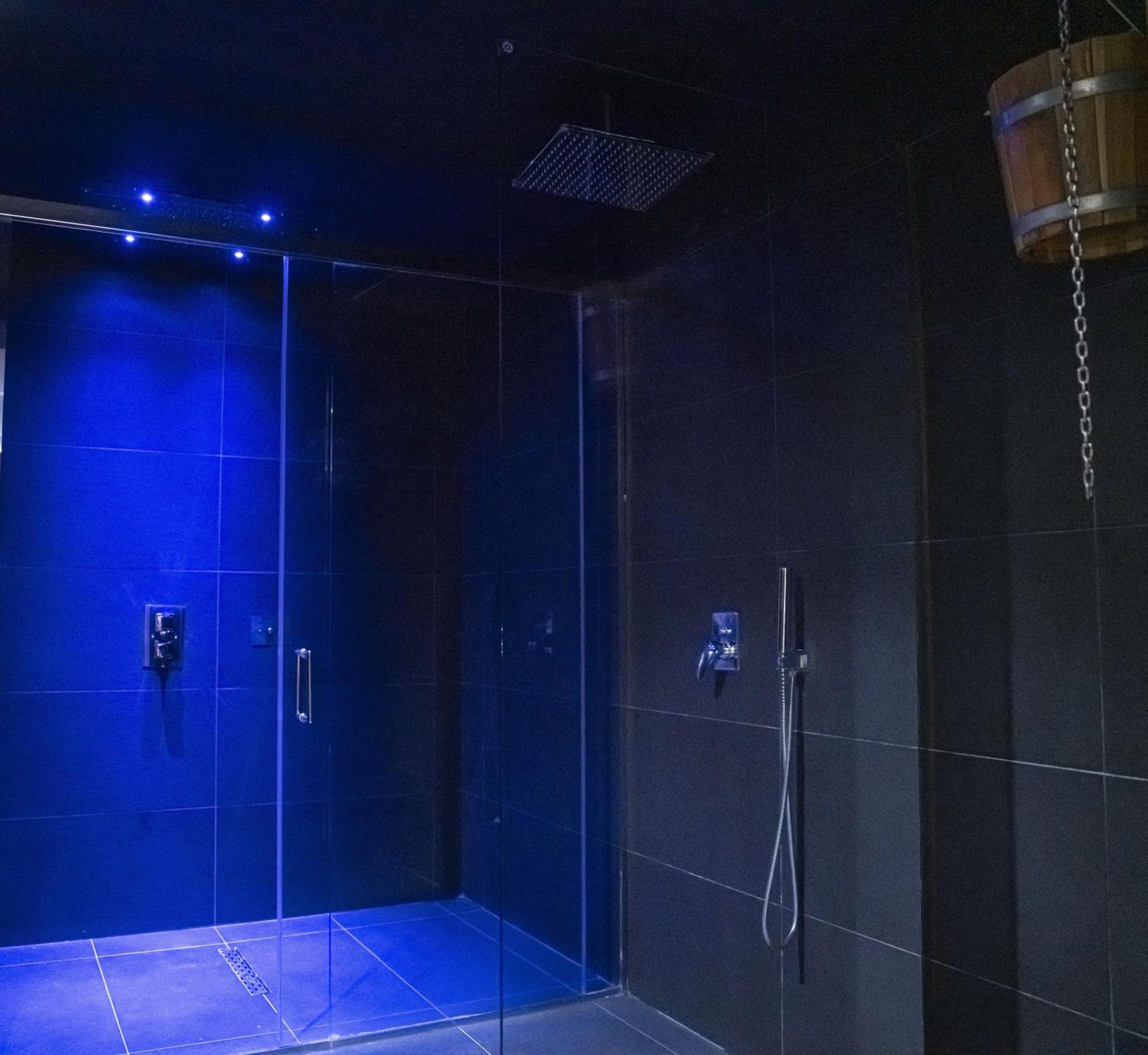 Henry & Hotel 5*