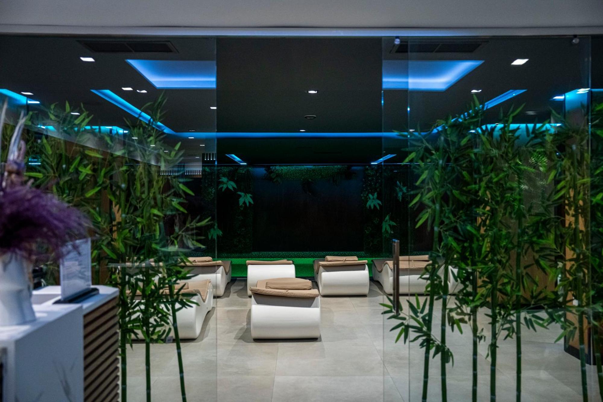 Henry & 5* Golem (Tirana)