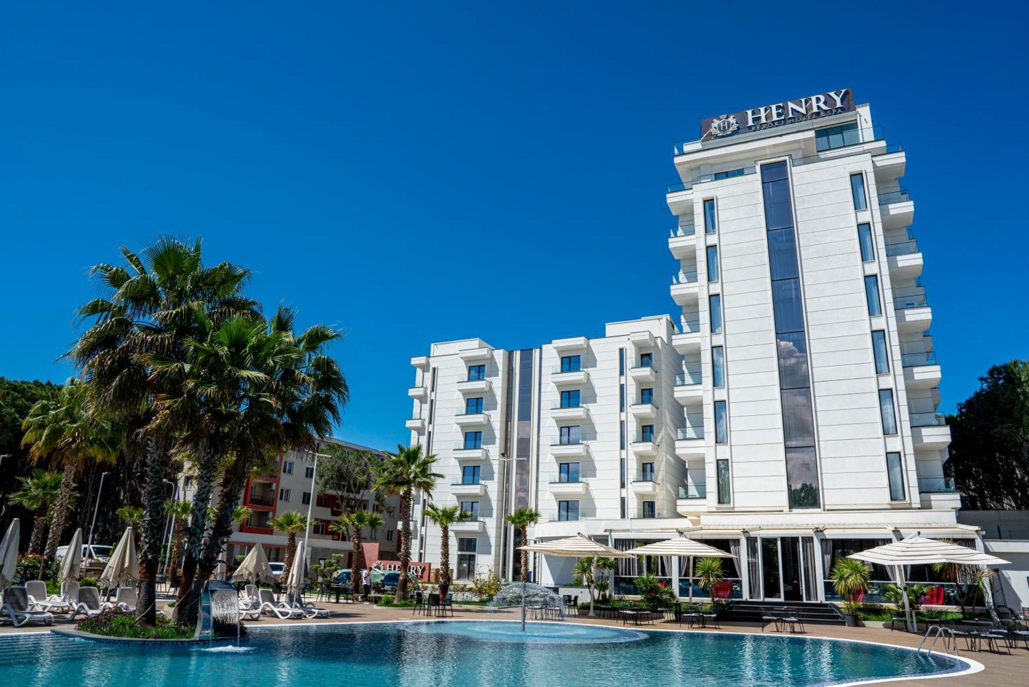 Hotel Henry &