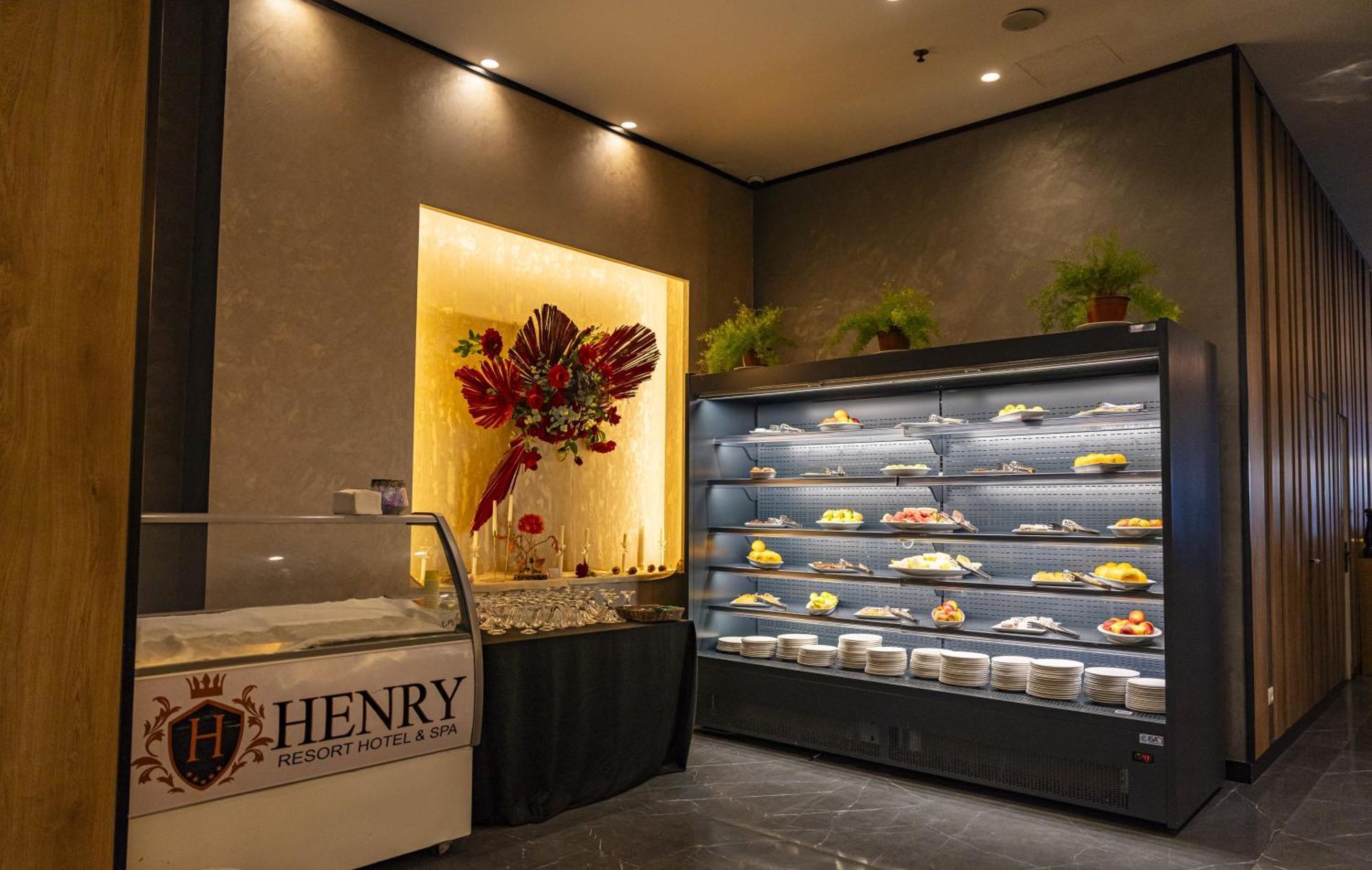 Hotel Henry &
