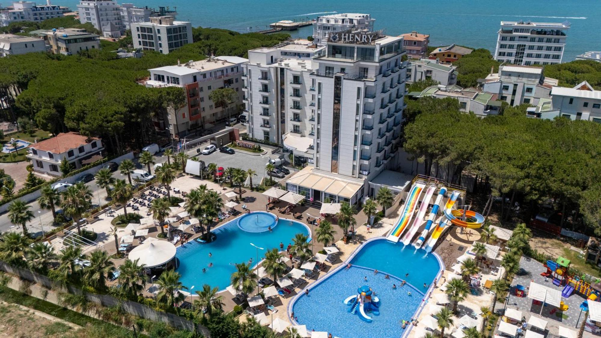 Henry & Hotel 5*