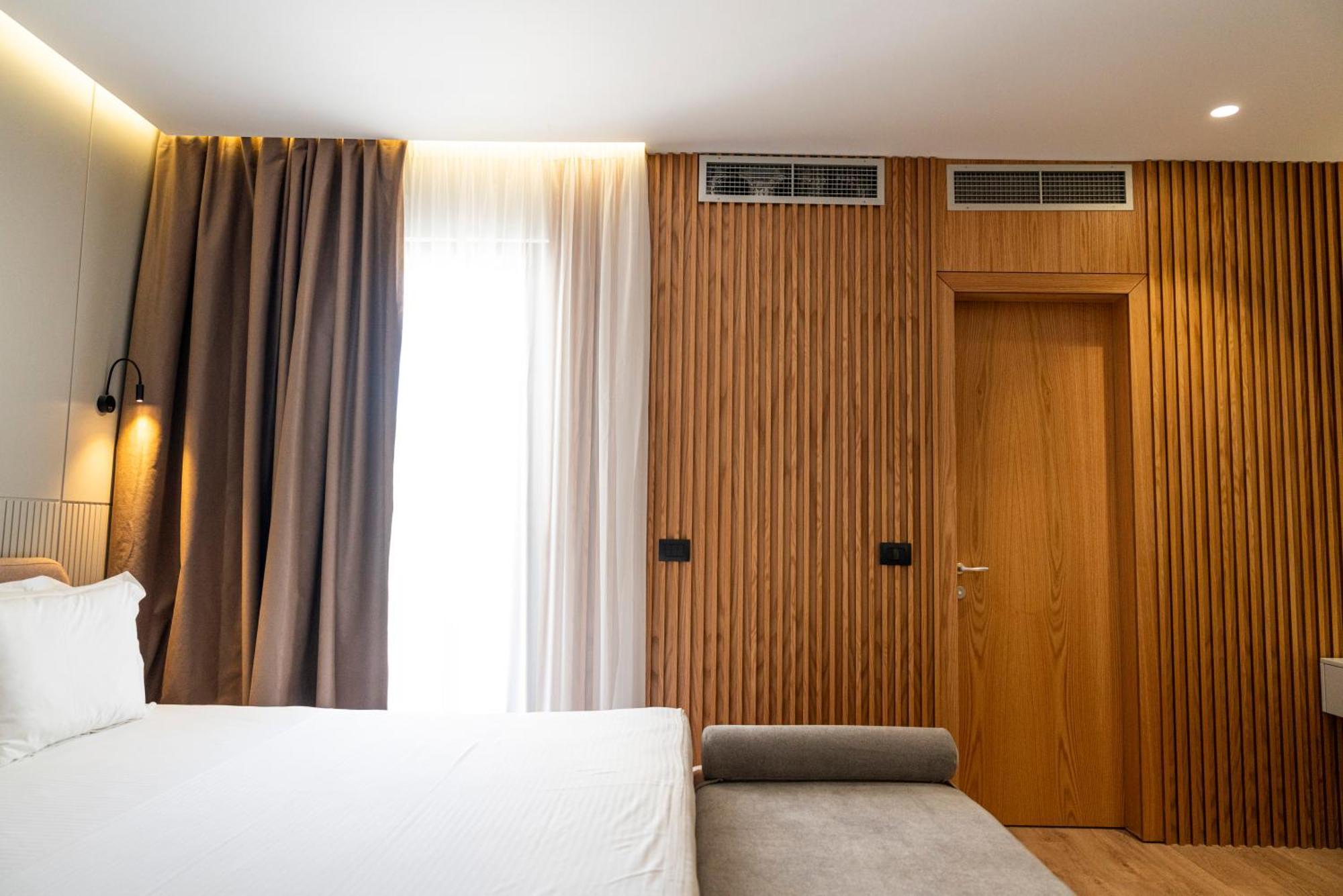Henry & 5* Golem (Tirana)