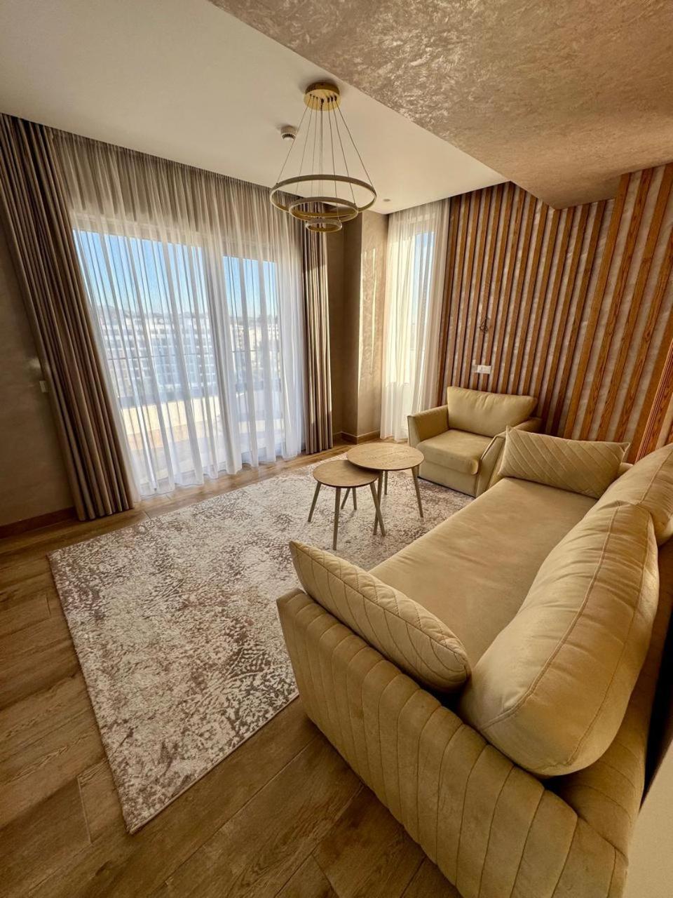 Hotel Henry & Golem (Tirana)