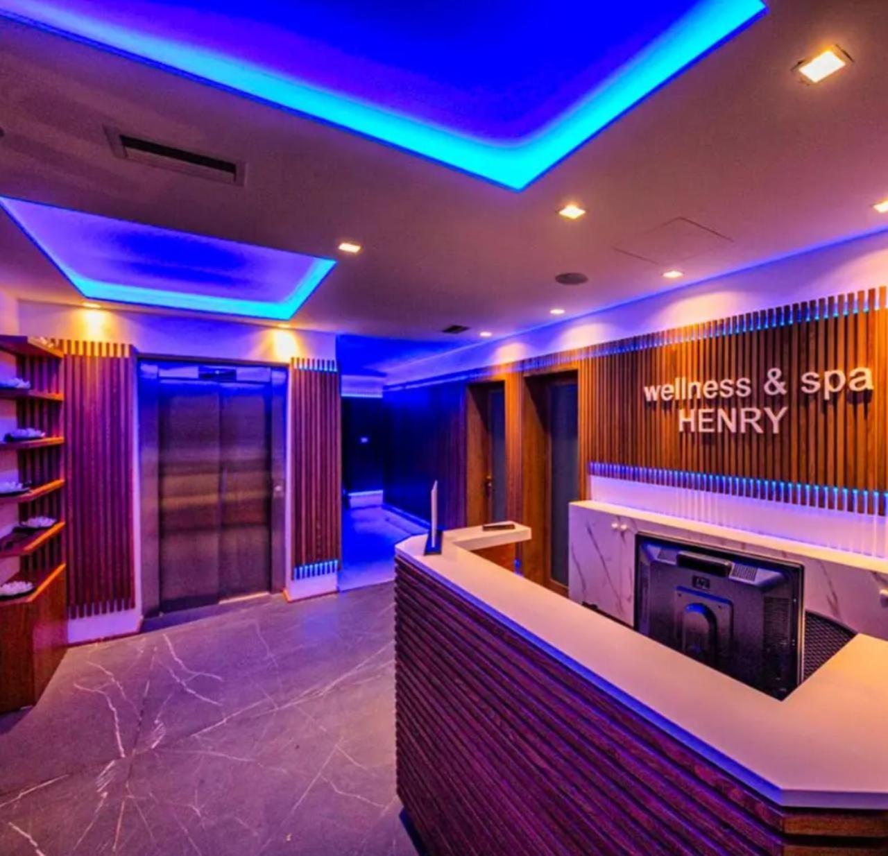 Hotel Henry &